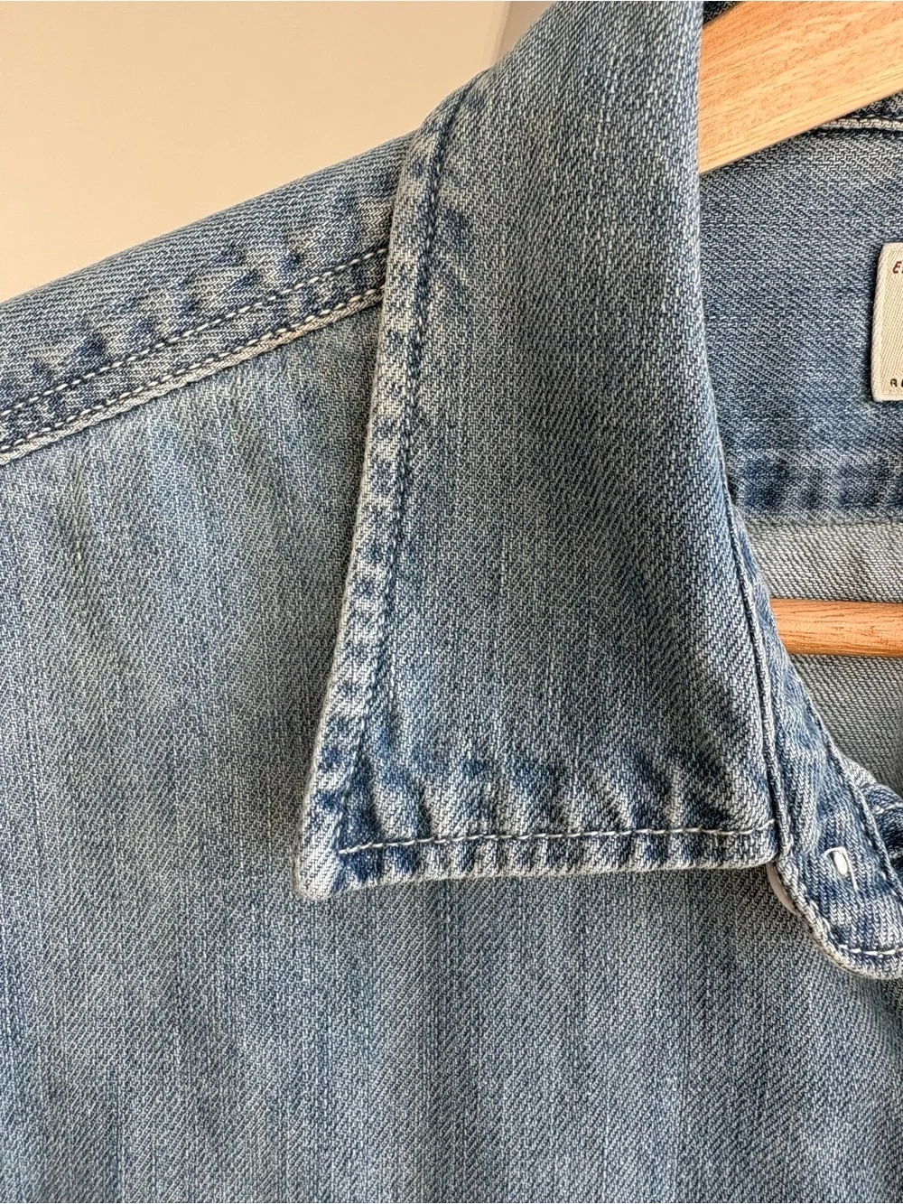 Crew Men’s Medium Chambray Denim Button Front Shirt Casual Classic Western - Picture 5 of 12